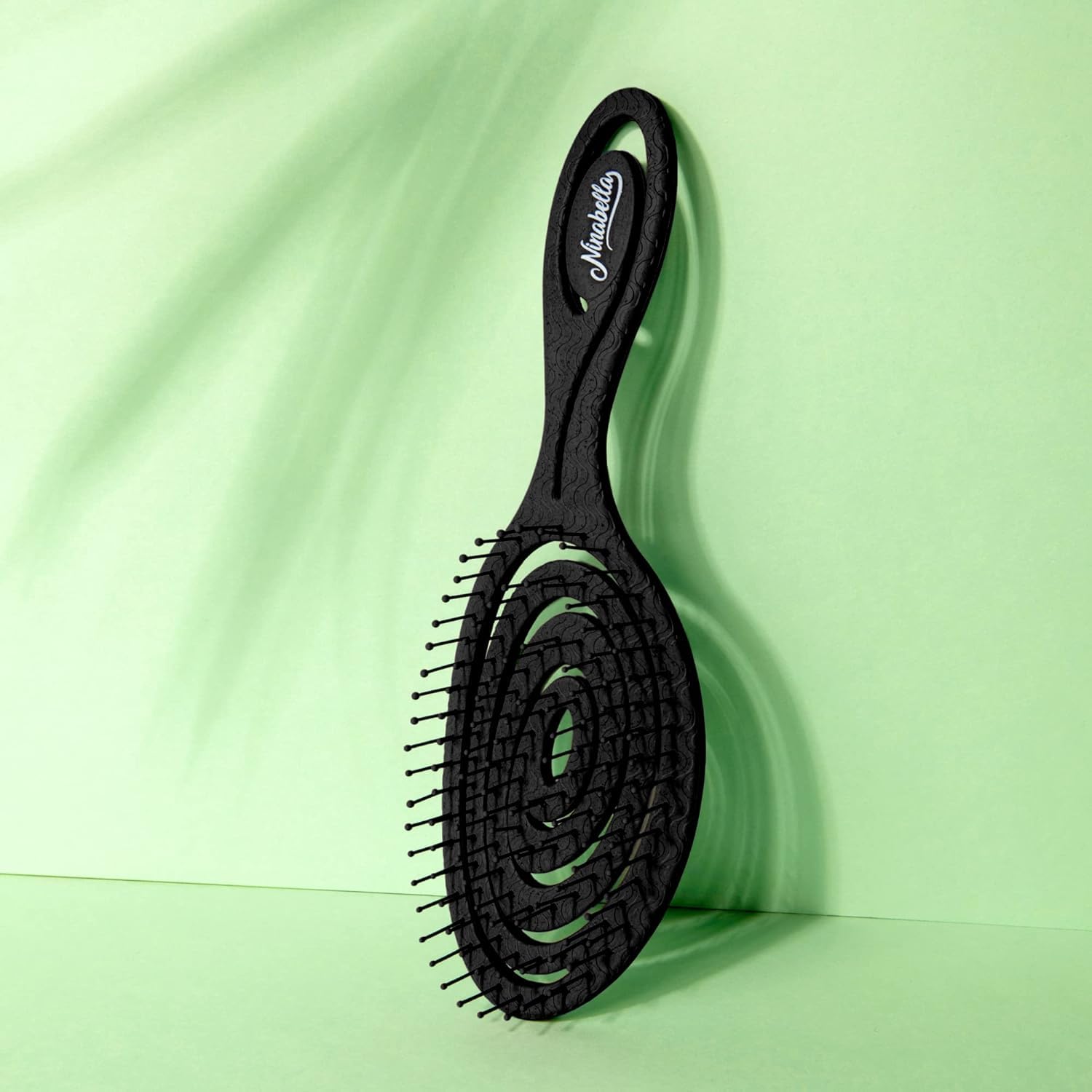 Ninabella Bio Haarbürste ohne Ziepen für Damen, Herren & Kinder - Entwirrbürste auch für Locken & Lange Haare - Einzigartige Profi Detangler-Bürste mit Spiralfeder - Schwarz