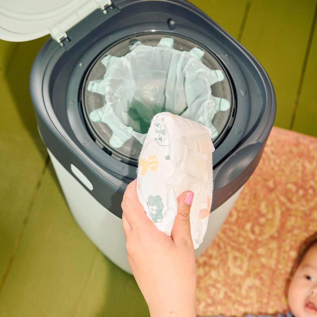 Tommee Tippee - Contenedor para Pañales Avanzado Twist and Click, Nuevo Sistema Ecológico, Incluye 12 Recambios con Película GREENFILM, Blanco