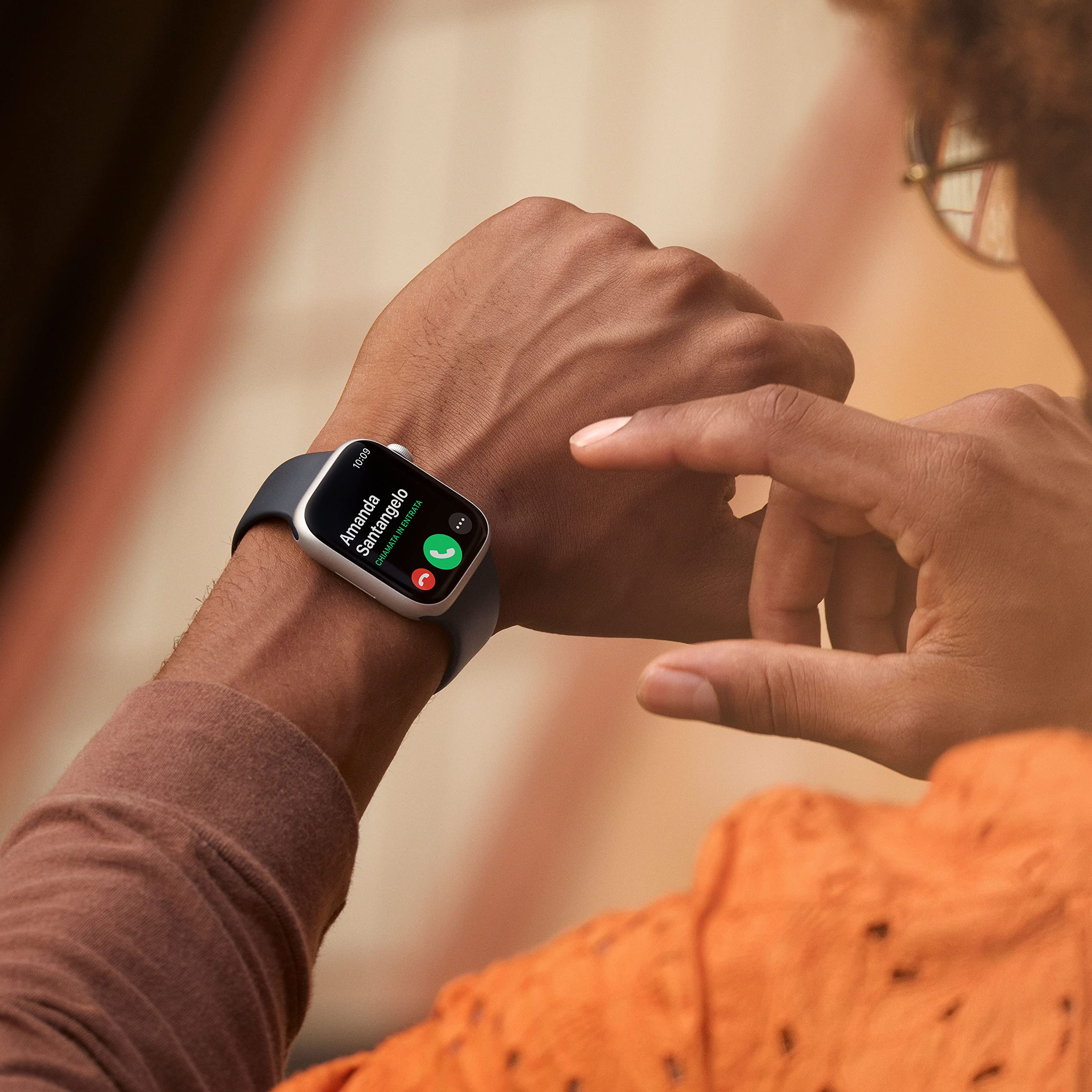 Apple Watch Series 8 (GPS + Cellular, 45mm) Smartwatch con cassa in acciaio inossidabile color grafite con Loop in maglia milanese color grafite. Fitness tracker, app Livelli O₂, resistente all’acqua