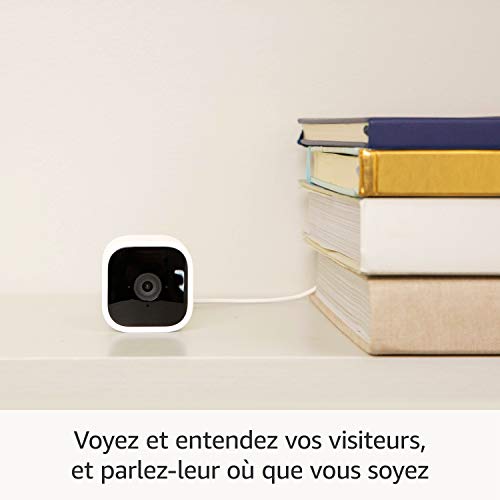 Découvrez Blink Mini, Caméra de surveillance d'intérieur connectée, compacte, qui se branche sur une prise électrique, avec vidéo HD 1080p et détection de mouvements, fonctionne avec Alexa – 1 Caméra
