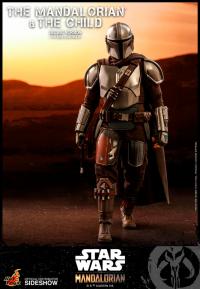 The Mandalorian and The Child (Deluxe) Sixth Scale Collectible Set by Hot Toys